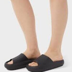 BYB USA Family Slides in Black New With Tags Size 1